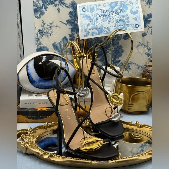 🆕 GIANNI BINI 🧿 NWOB Carletta Lip Ornamented Sandals, Black Leather, Sz 8 - Picture 2 of 14